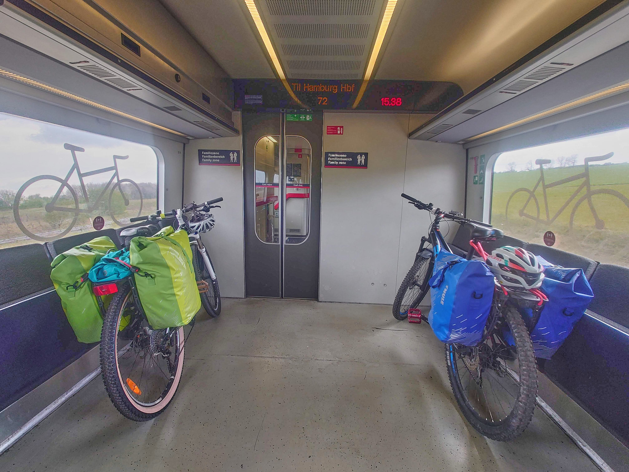 Cyklar på tåg till Hamburg