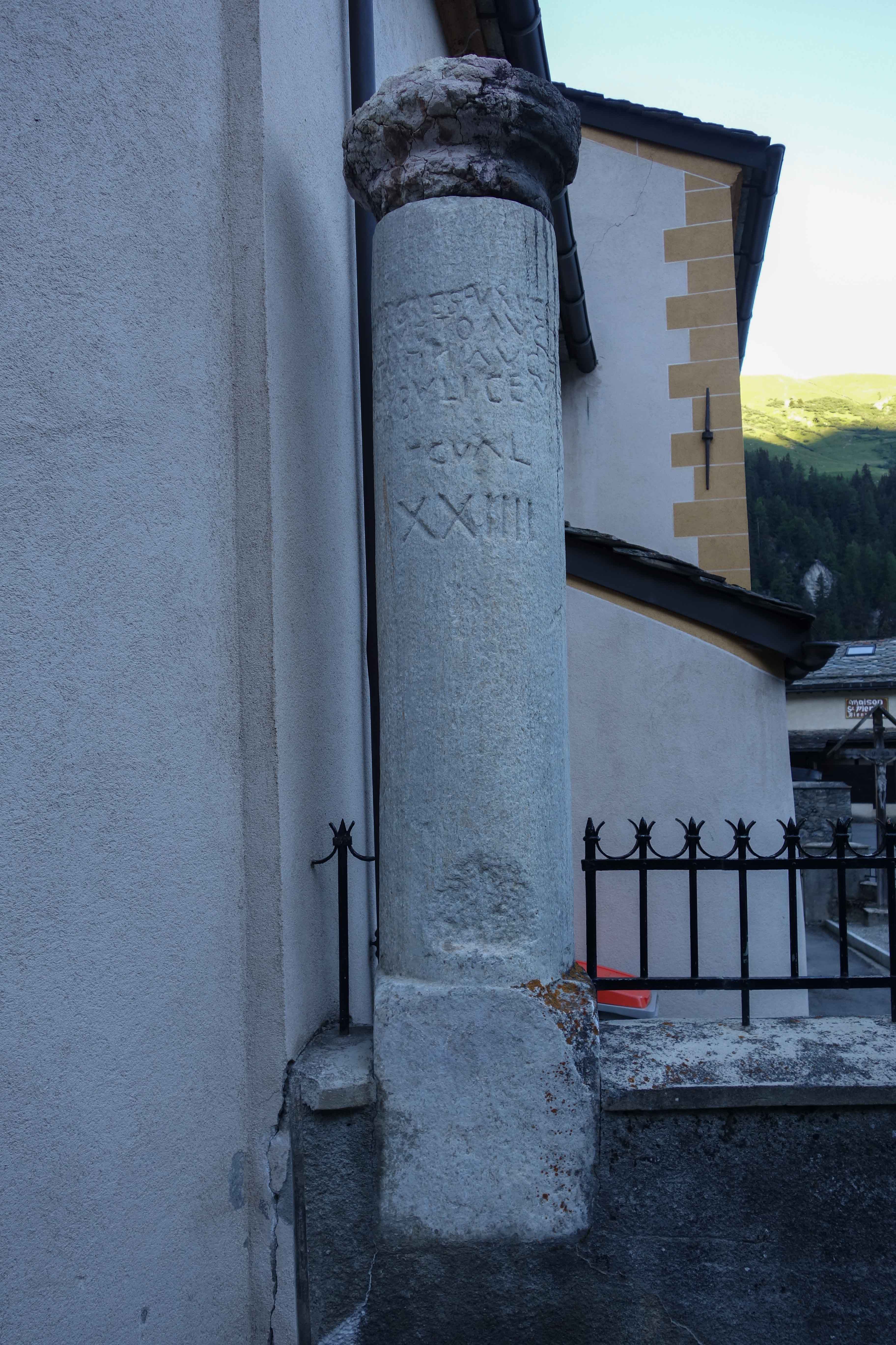 En milsten från romartiden i Bourg Saint-Pierre